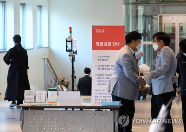 분주한 이건희 회장 빈소 입구